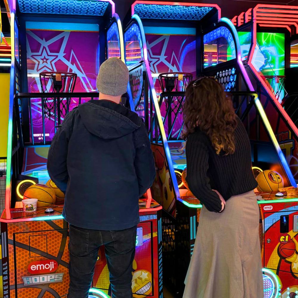 UNIS emoji™ Hoops - Arcade Basket Ball Game with LCD Screen