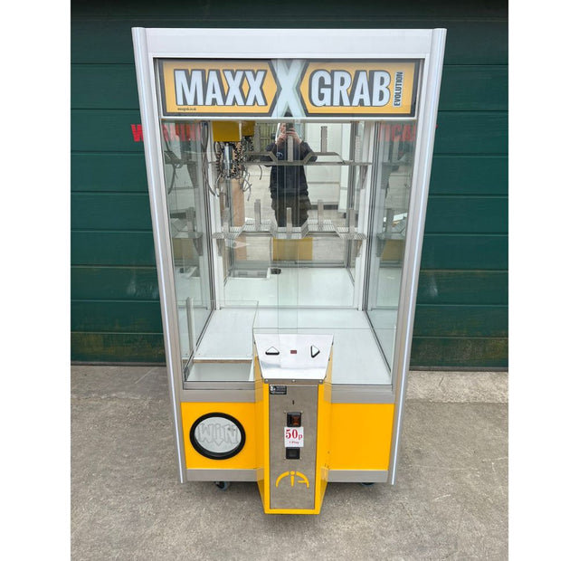Used Maxx Grab Evolution - Crane Grabber Claw Machine