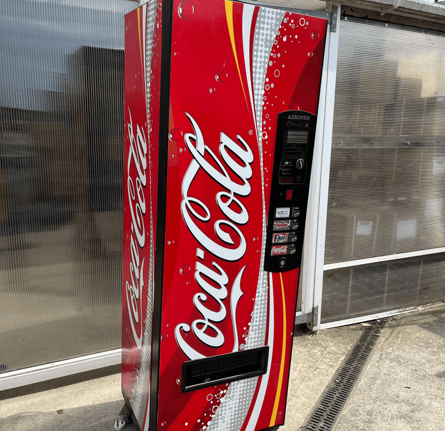 Drinks Vending Machine - Coca Cola - Used Vending Machine - Maxx Grab