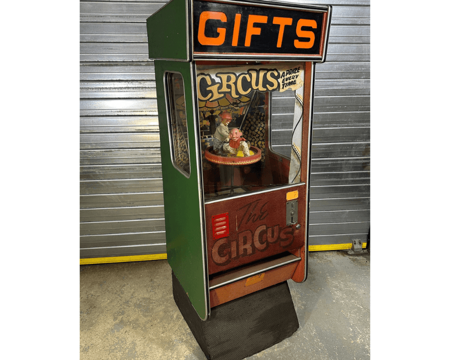 Circus Gifts - Classic Retro Arcade Game - Maxx Grab