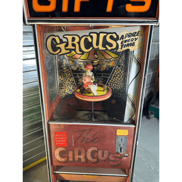 Circus Gifts - Classic Retro Arcade Game - Maxx Grab